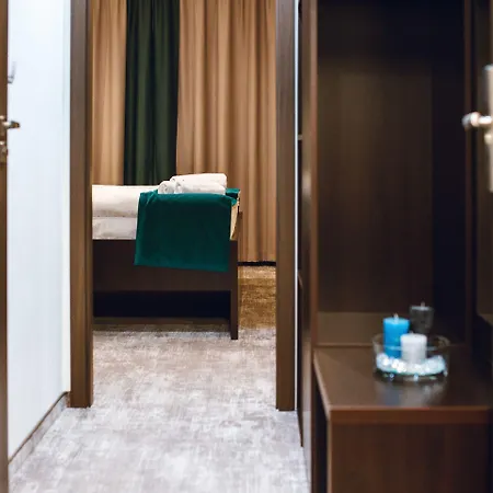 Отель Crystal 3*