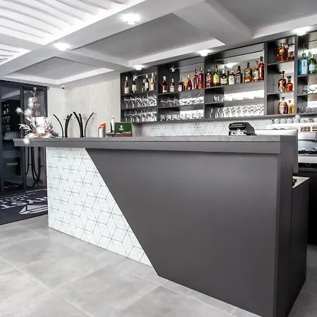 Crystal Hotel 3*